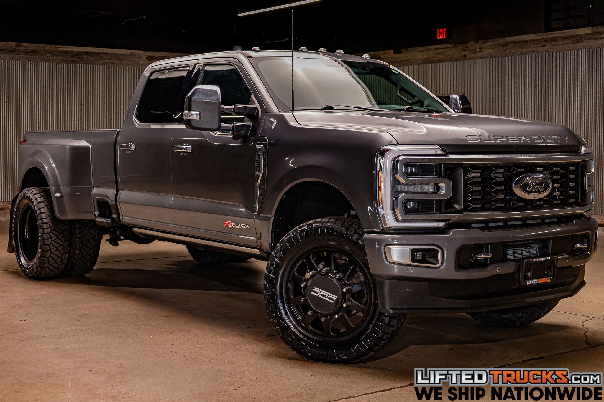 2023 Ford F-350 Super Duty Platinum's photo