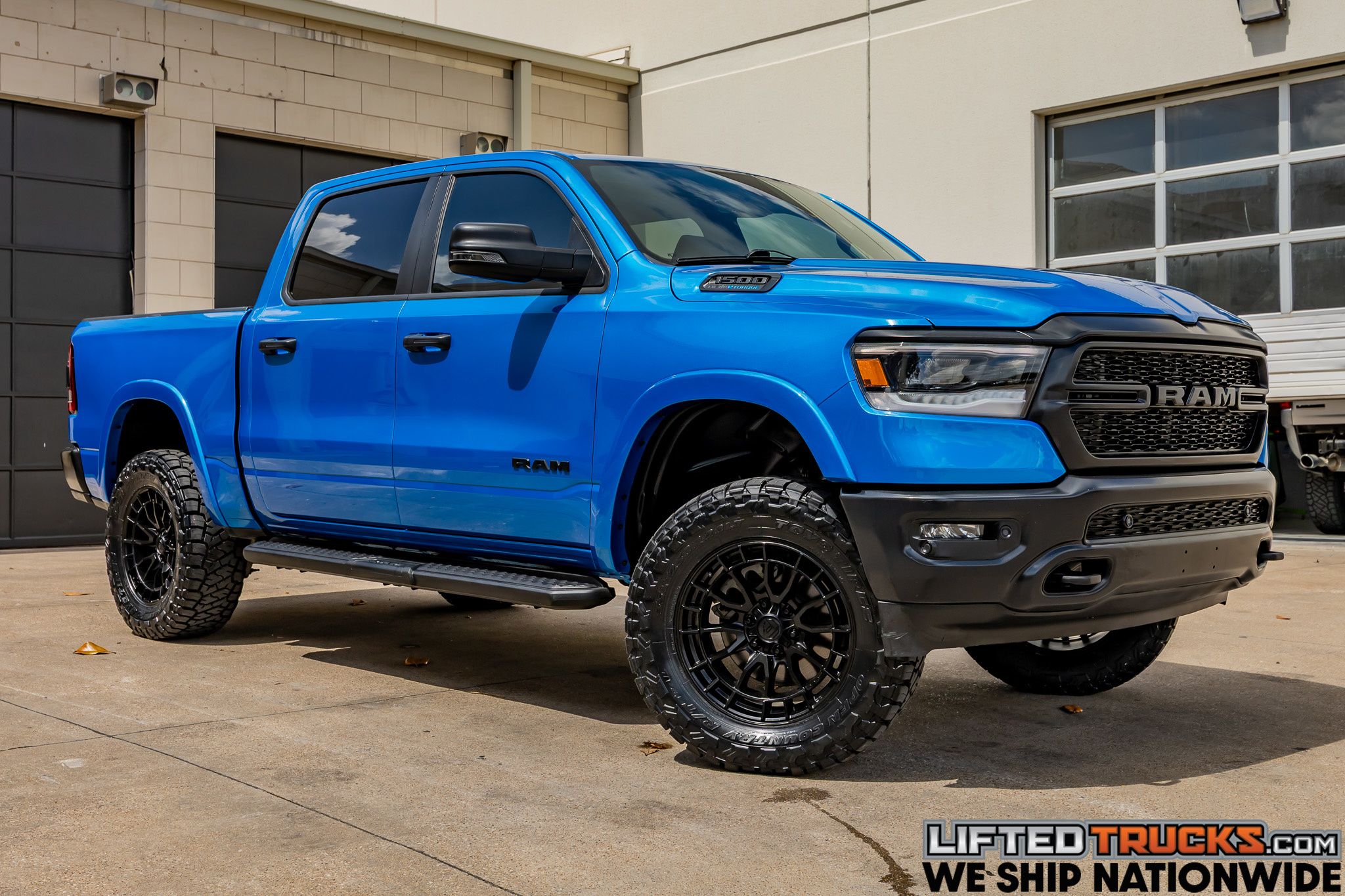2023 RAM 1500 Big Horn/Lone Star 4x4 Crew Cab 5'7's photo
