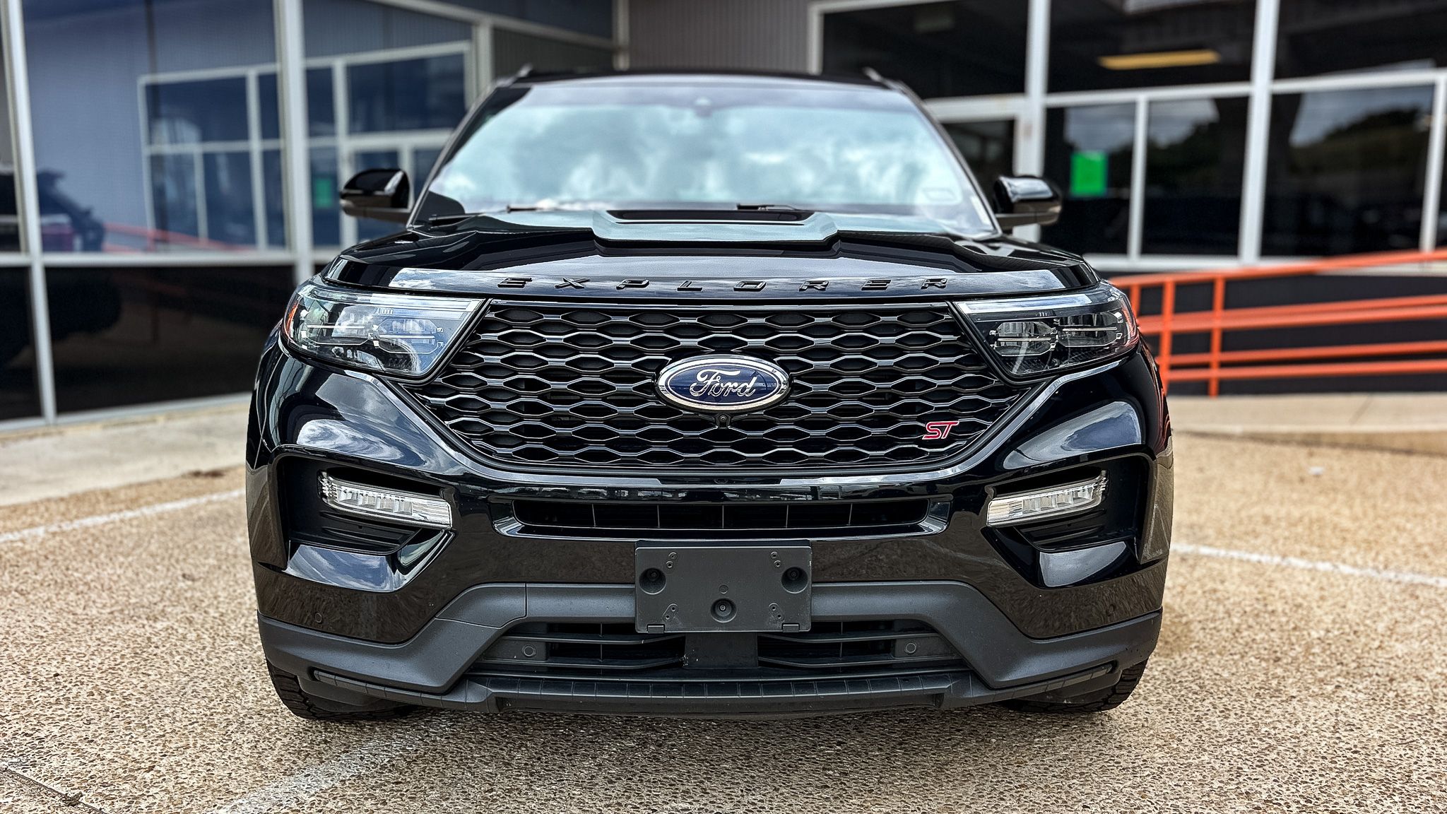 2023 Ford Explorer ST photo 2