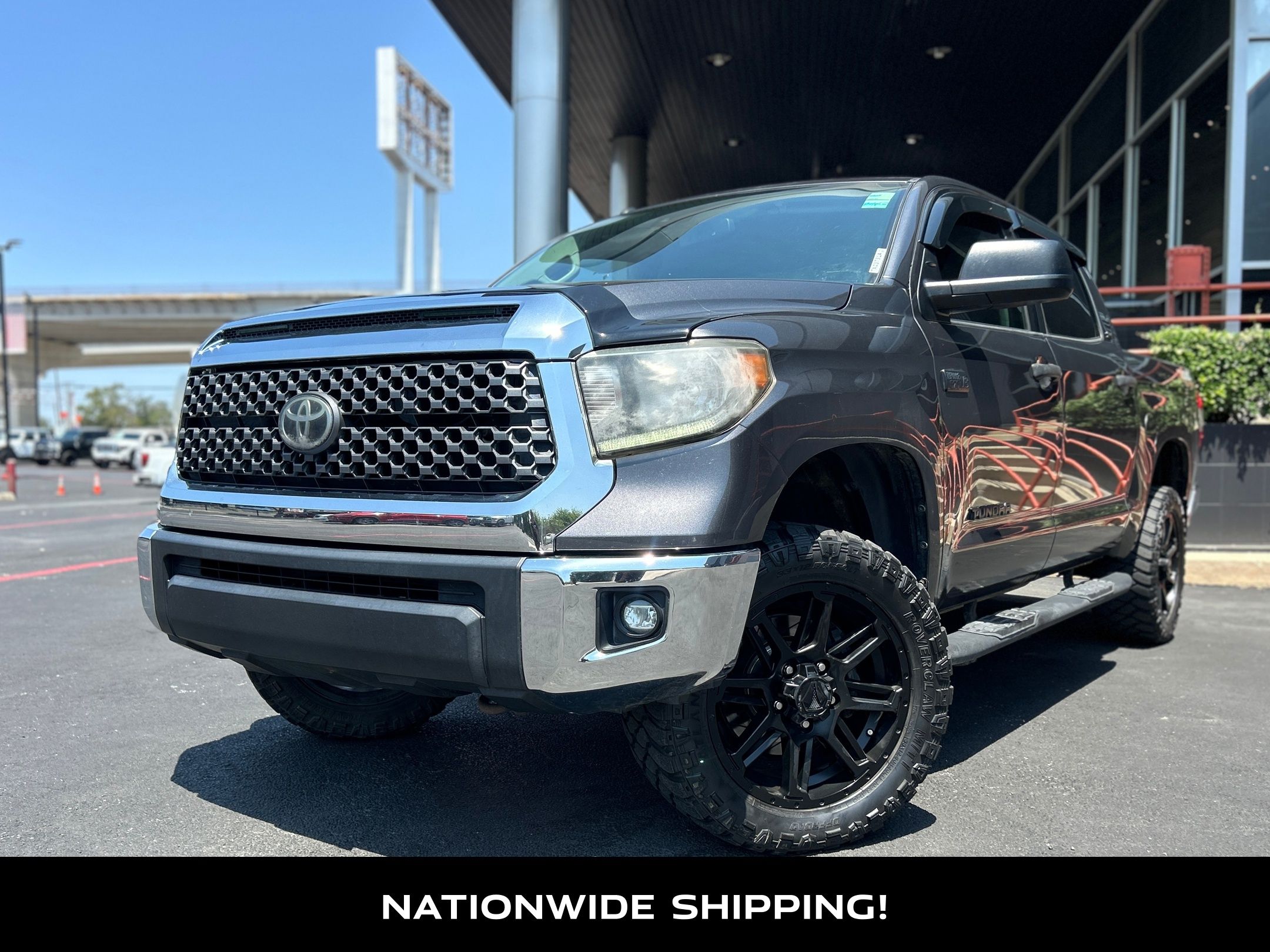2018 Toyota Tundra SR5 photo 2