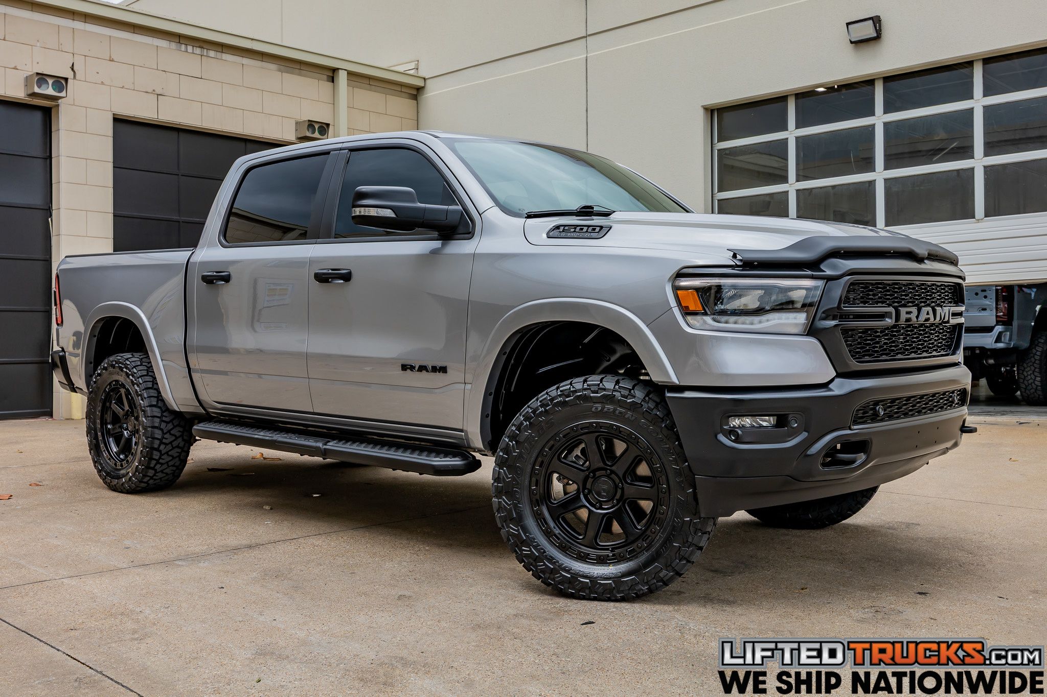2021 RAM 1500 Big Horn/Lone Star 4x4 Crew Cab 5'7's photo