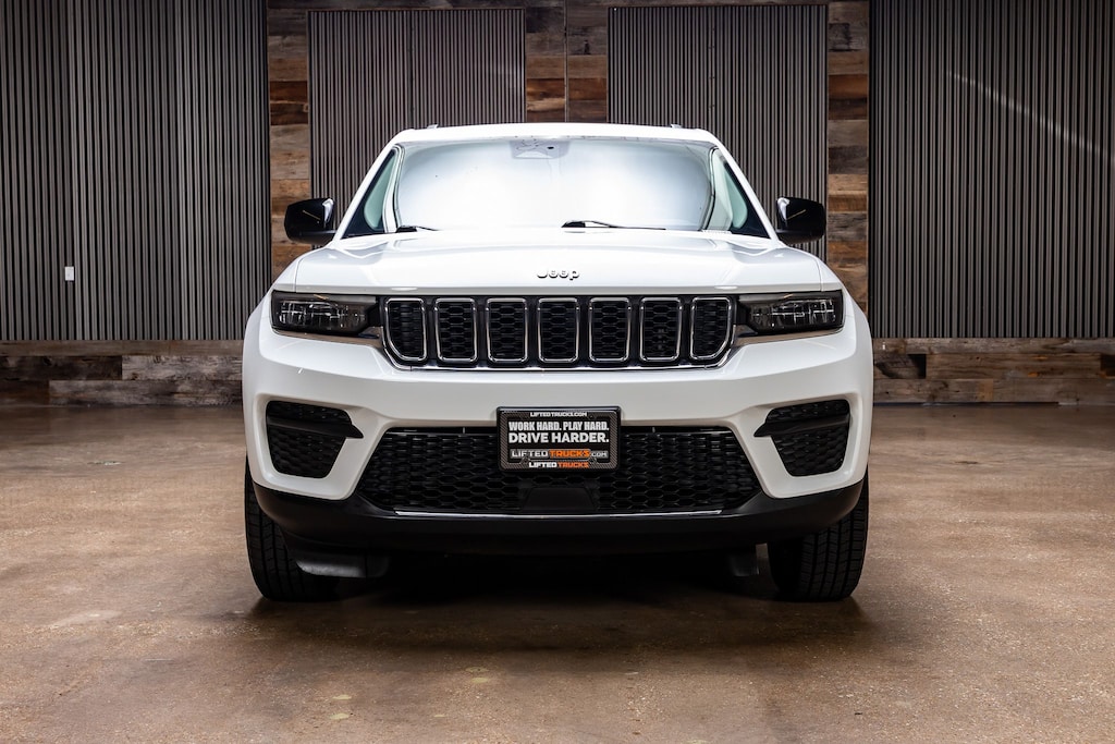 Used 2023 Jeep Grand Cherokee Laredo SUV