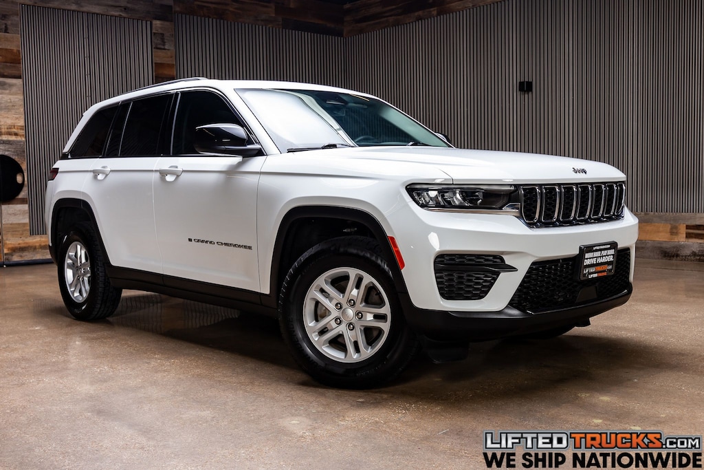 Used 2023 Jeep Grand Cherokee Laredo SUV