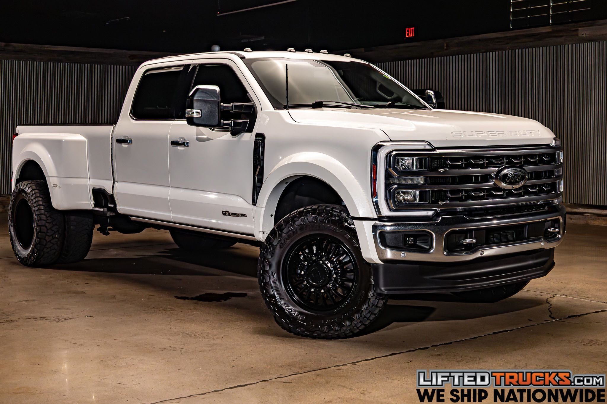 2023 Ford F-450 Lariat 4x4 Crew Cab 8' Box DRW's photo