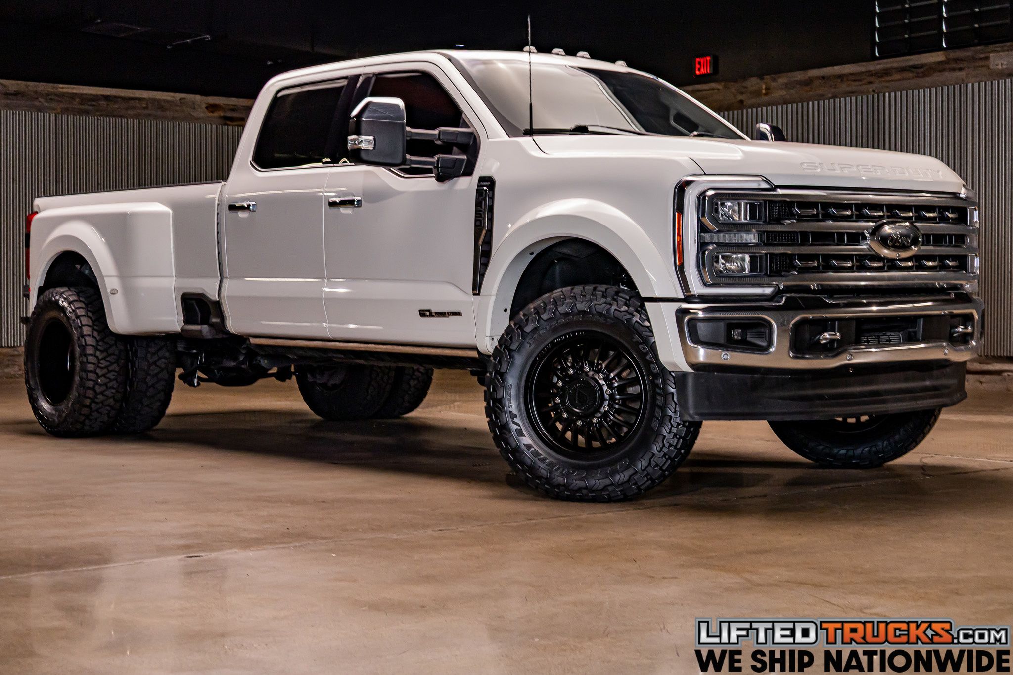 2023 Ford F-450 Super Duty Lariat's photo