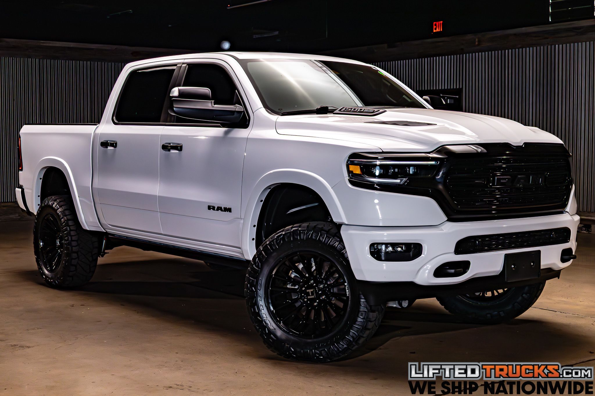 2023 RAM 1500 Limited 4x4 Crew Cab 5'7's photo