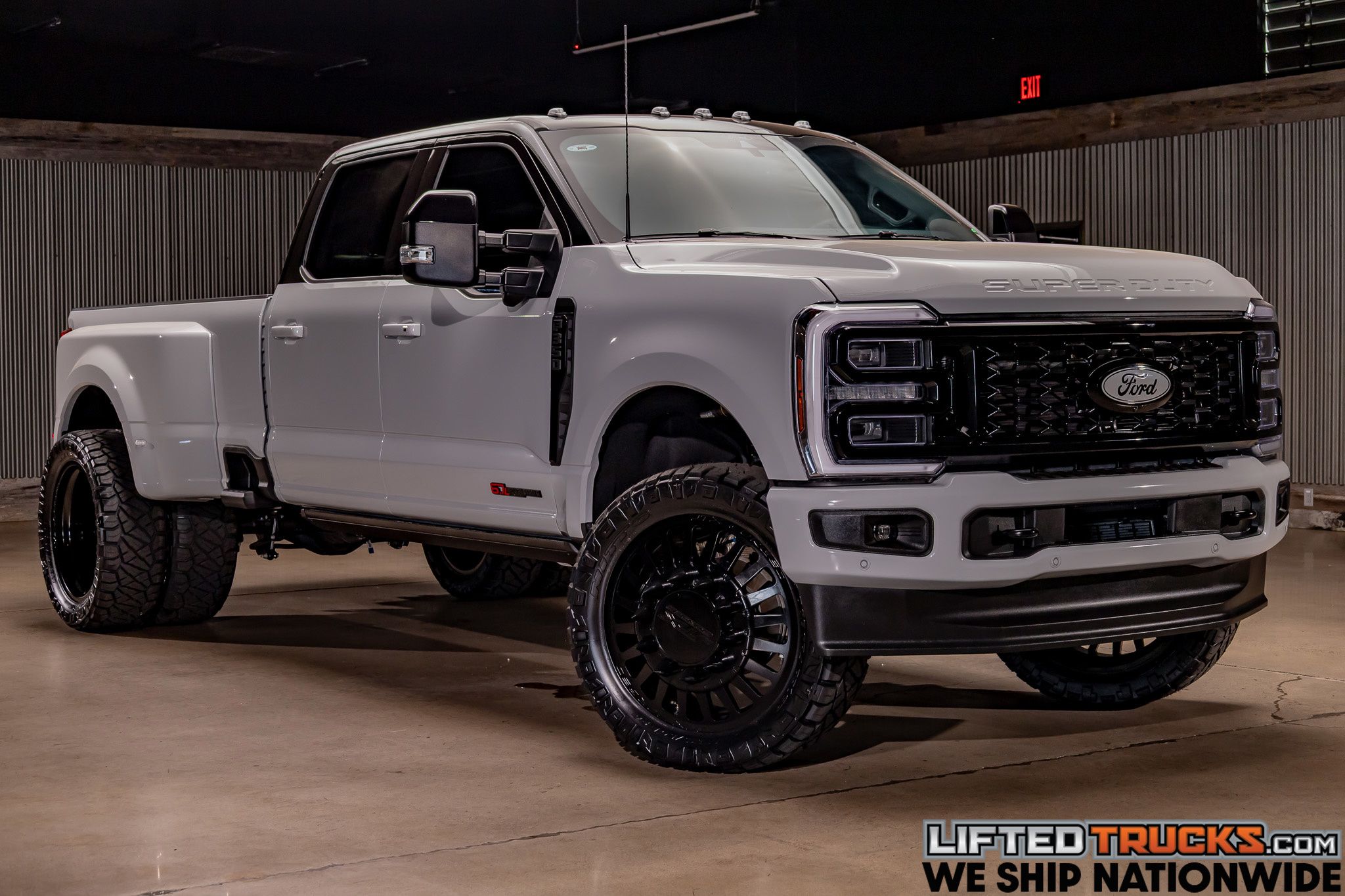 2025 Ford F-350 Super Duty Platinum's photo