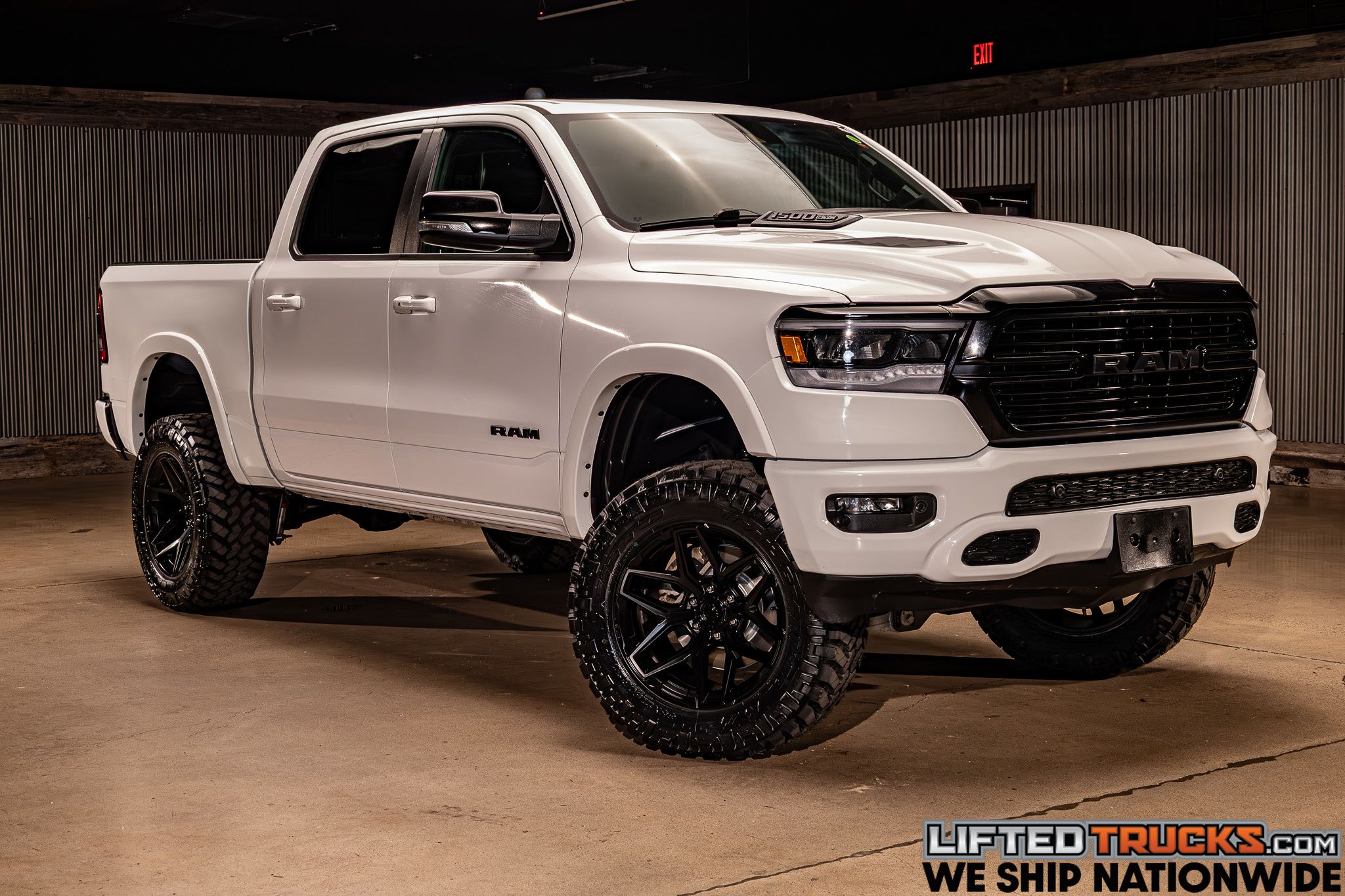Bright White Clearcoat 2021 RAM 1500 Laramie Crew Cab 4WD Pickup Truck Four-Wheel Drive 8-Speed Automatic