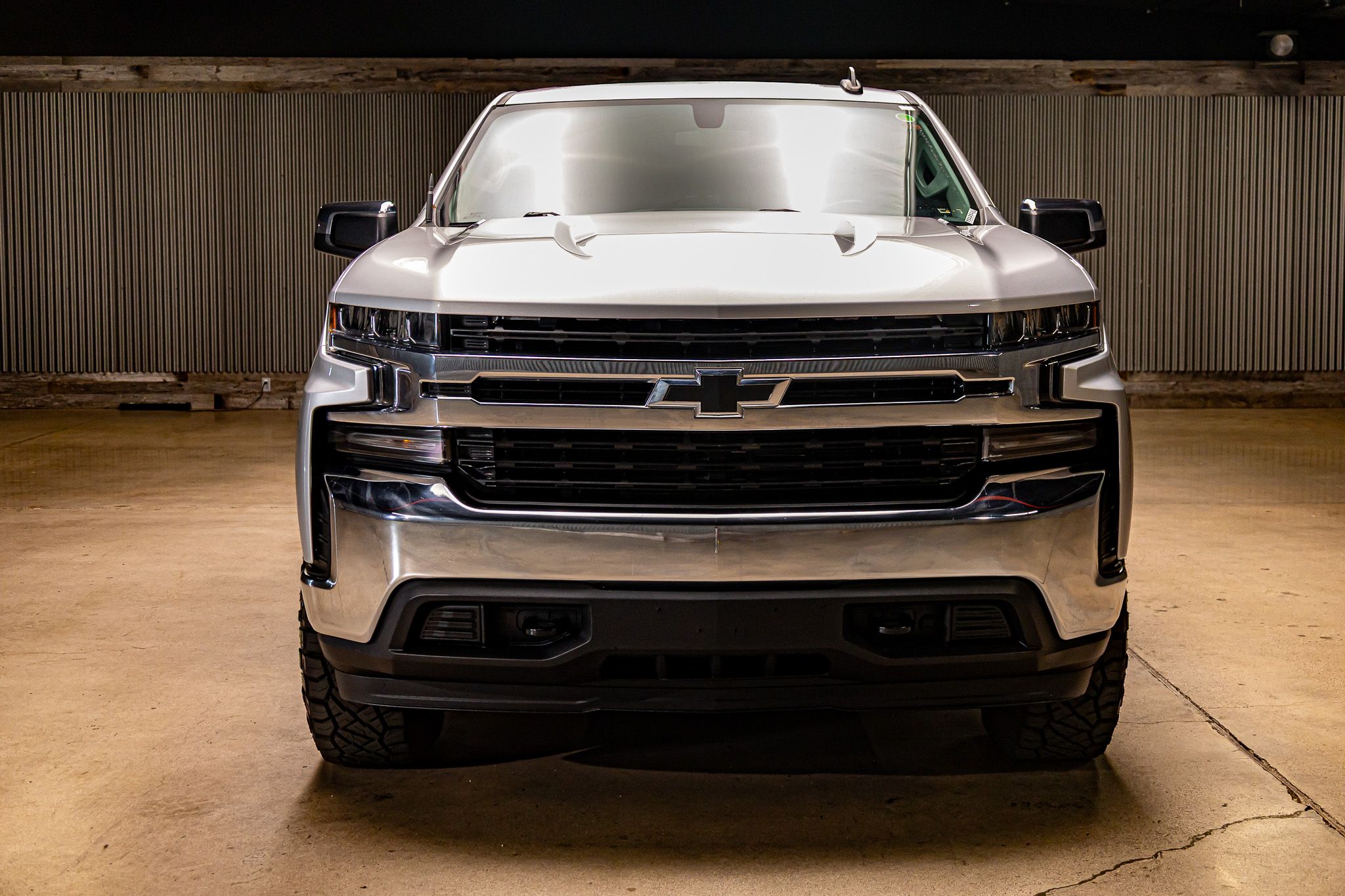 2020 Chevrolet Silverado 1500 LT photo 2