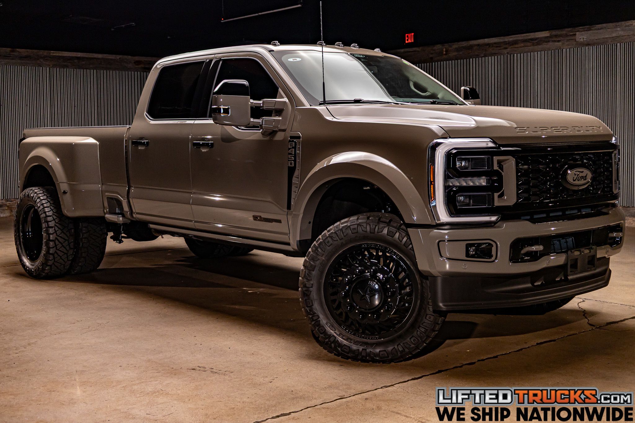 2026 Ford F-450 Super Duty Platinum's photo