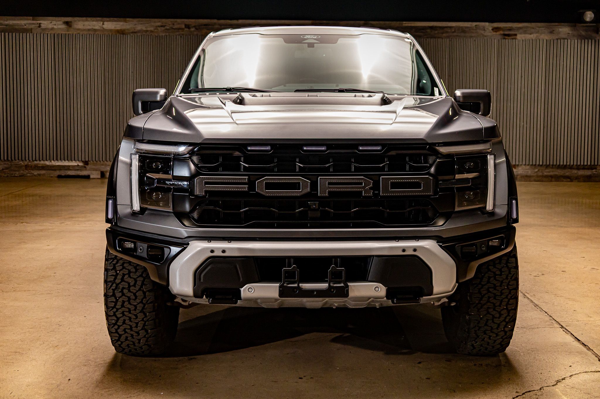 2025 Ford F-150 Raptor photo 2