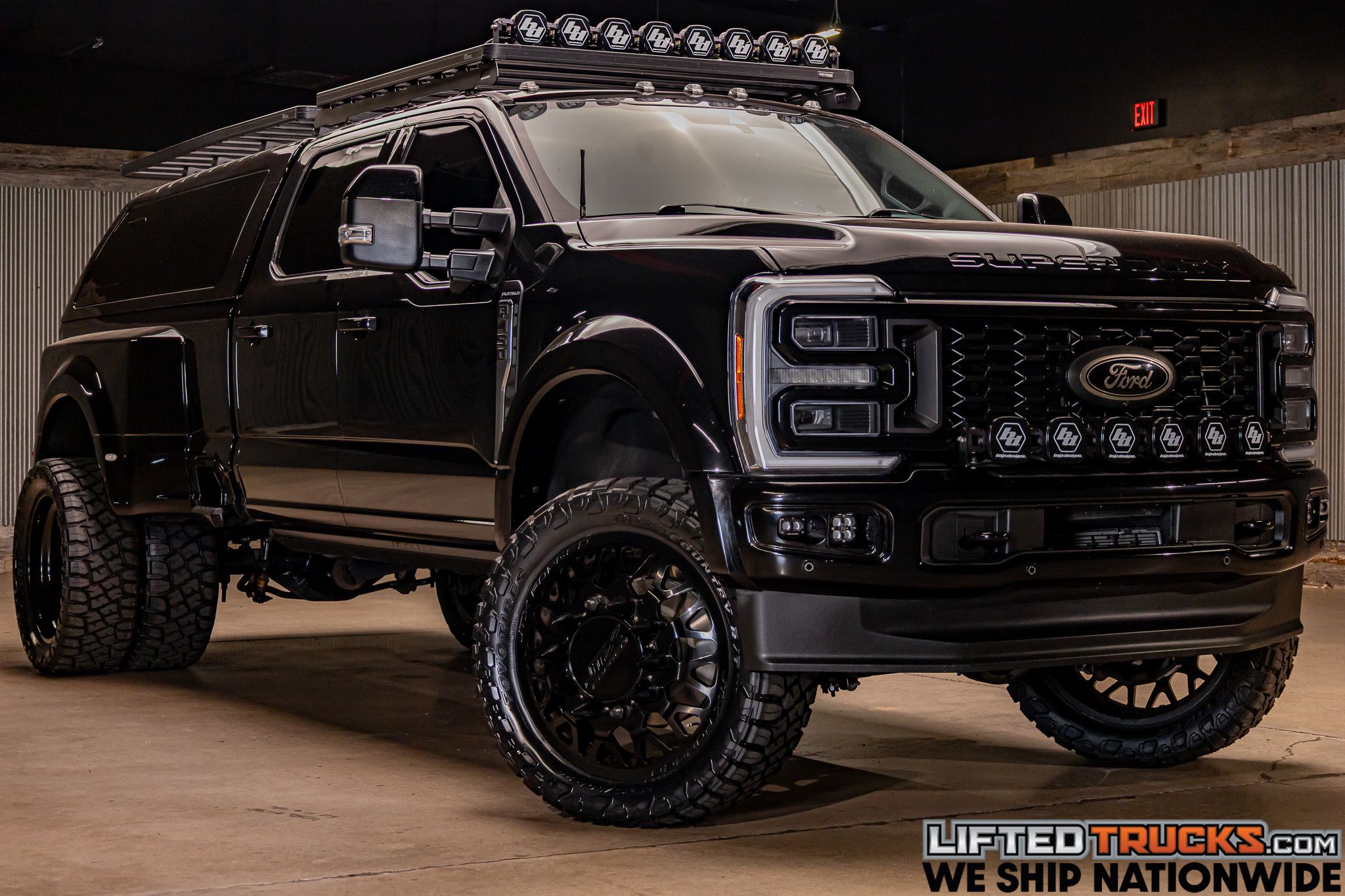 2023 Ford F-450 Super Duty Platinum's photo