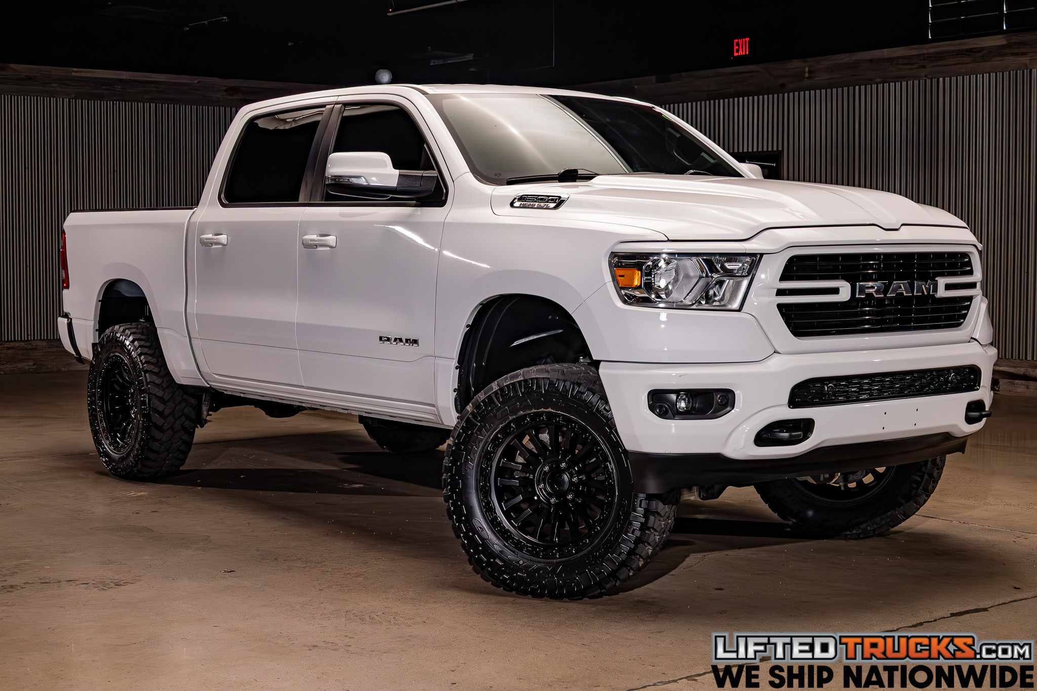 2020 RAM 1500 Big Horn/Lone Star 4x4 Crew Cab 5'7's photo