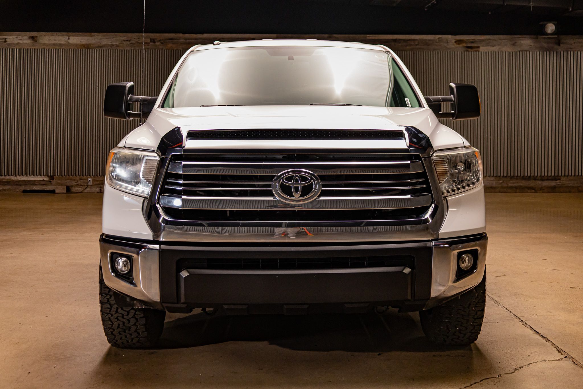 2017 Toyota Tundra SR5 photo 2