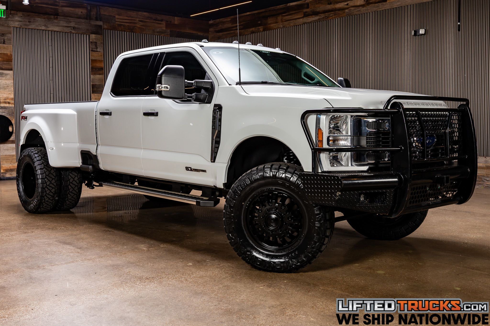 2025 Ford F-350 Super Duty XLT's photo