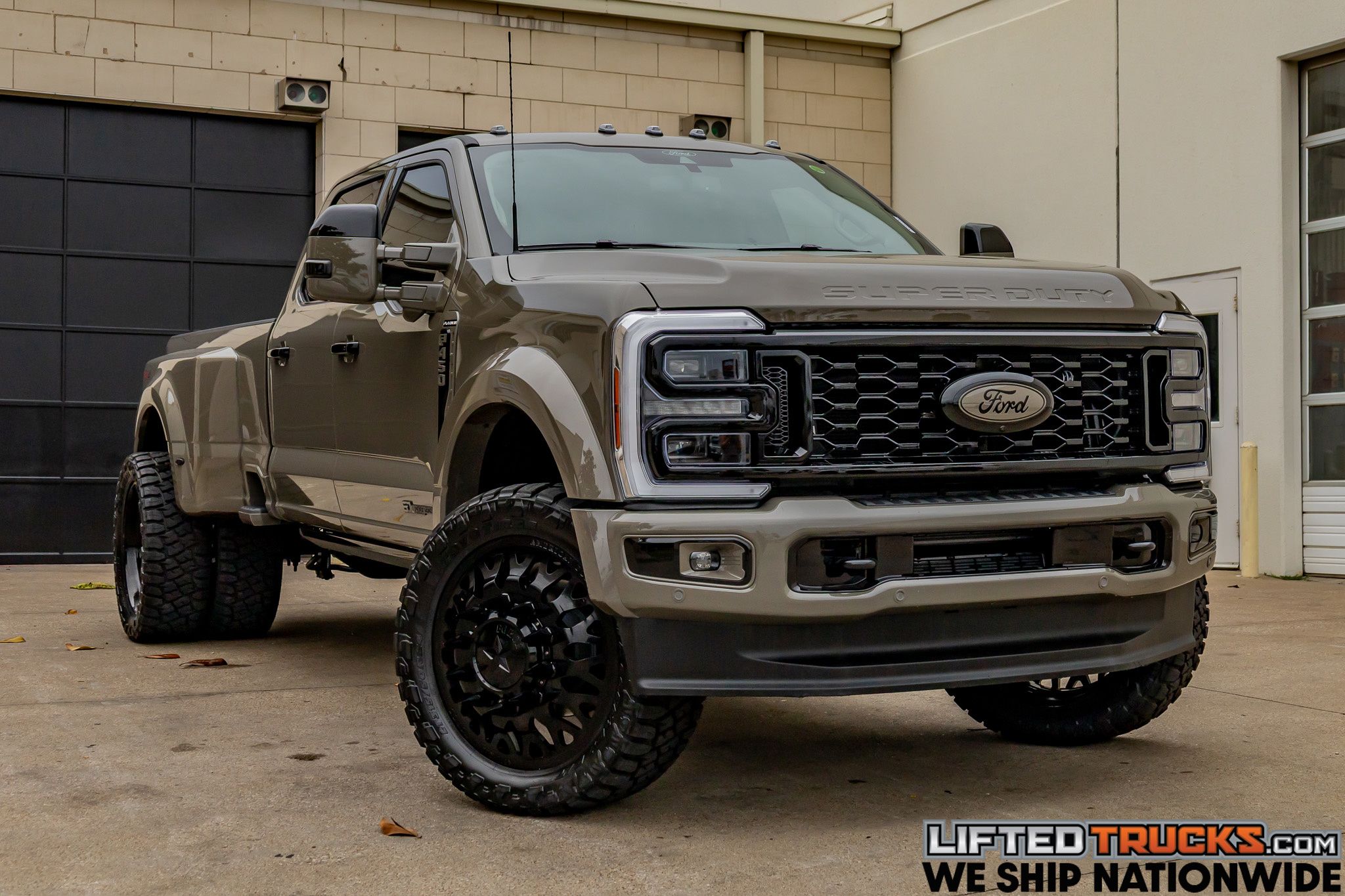 2026 Ford F-450 Platinum 4x4 Crew Cab 8' Box DRW's photo