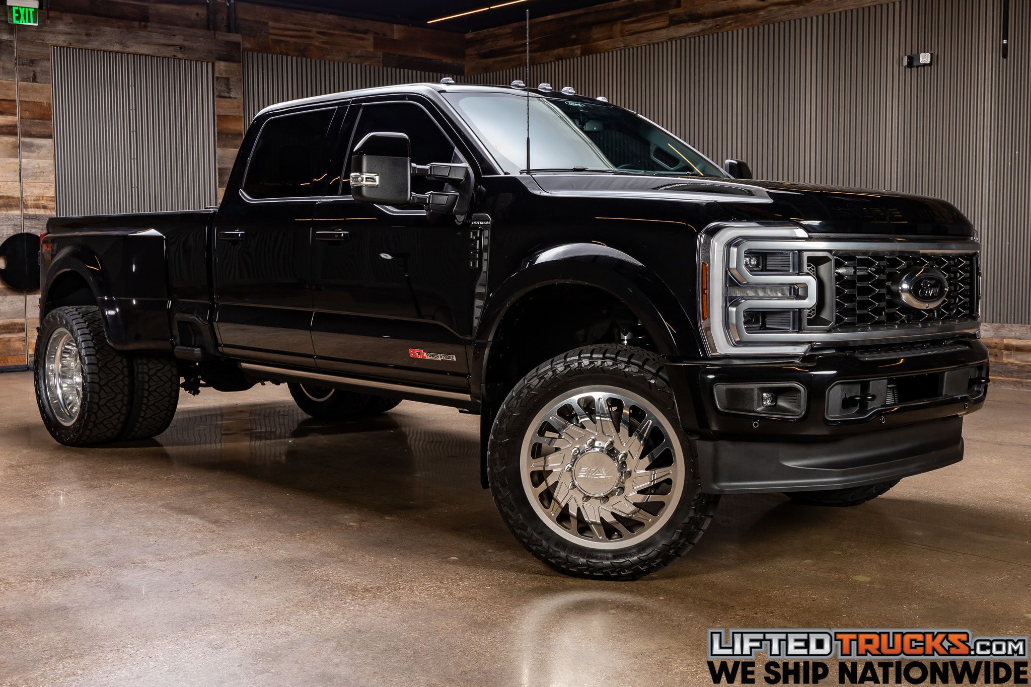 2026 Ford F-450 Super Duty Platinum's photo