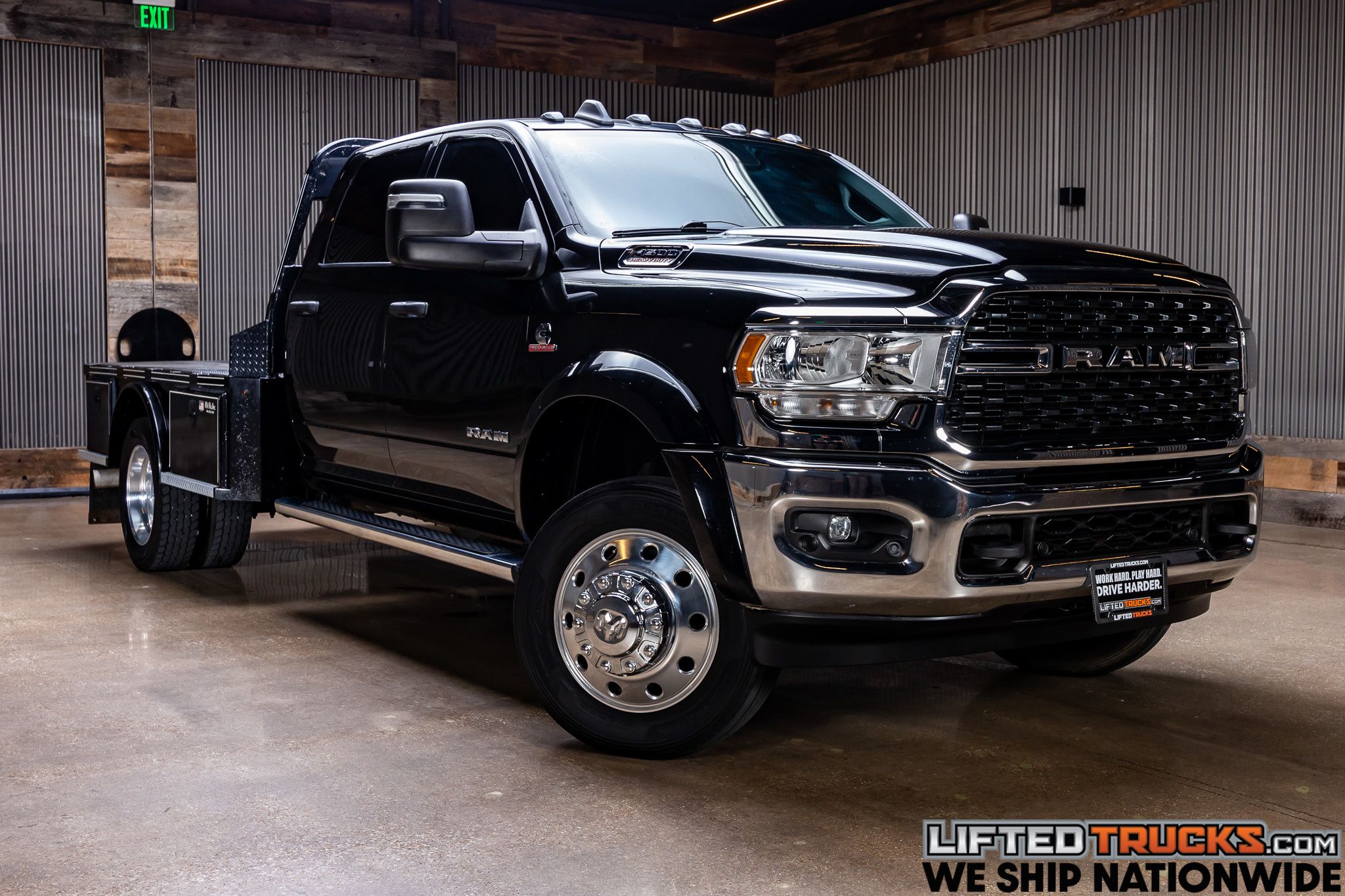 2024 RAM 4500 SLT 4X4 Crew Cab DRW 173" WB's photo