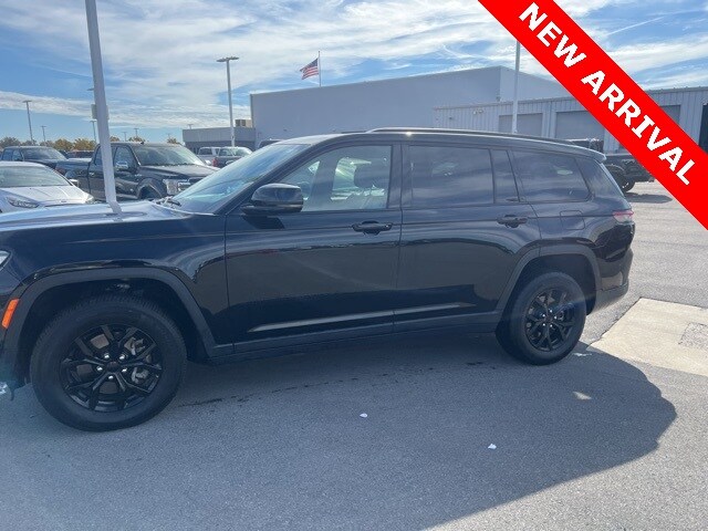 2024 Jeep Grand Cherokee Altitude photo 2