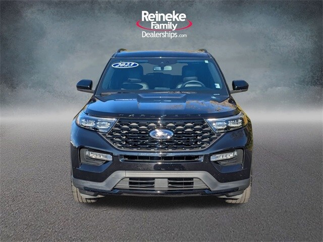 2023 Ford Explorer ST-Line photo 2
