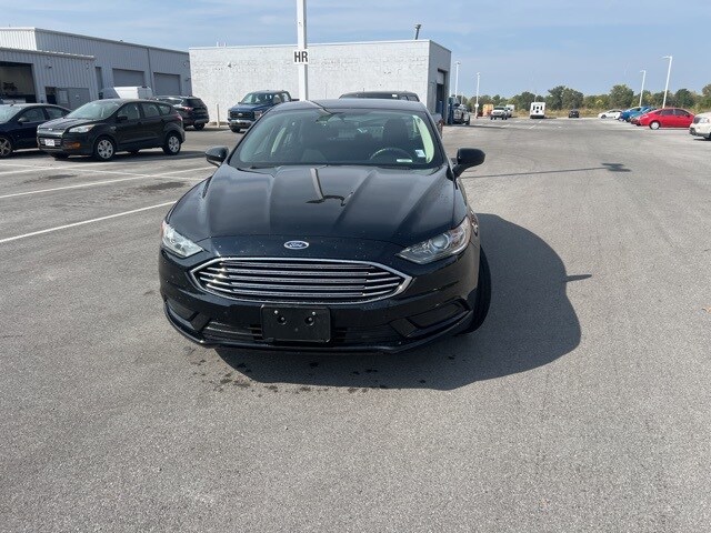 2017 Ford Fusion SE photo 4