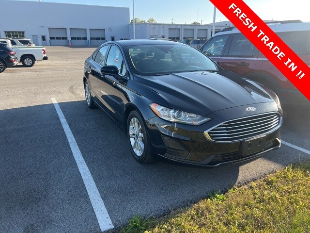 2020 Ford Fusion SE photo 3