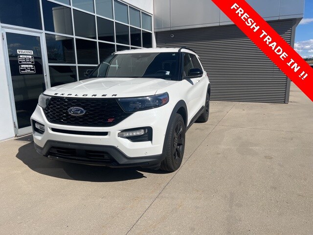 2023 Ford Explorer ST photo 3