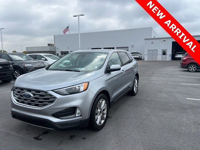 2024 Ford Edge Titanium photo 2