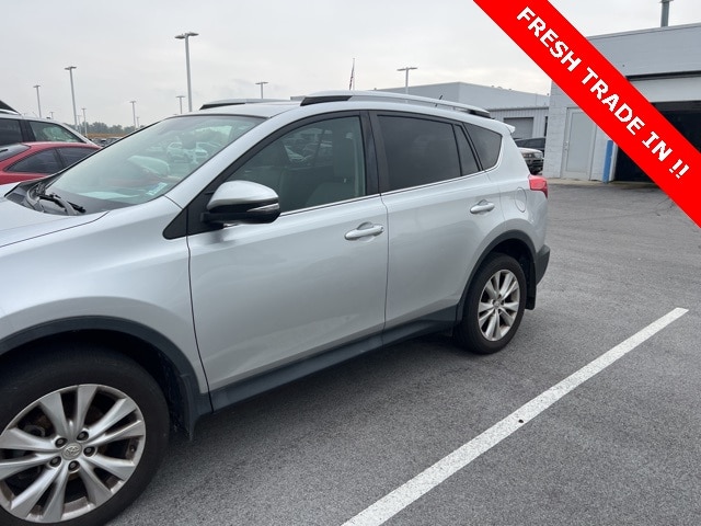 2015 Toyota RAV4 Limited photo 2