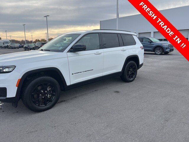 2024 Jeep Grand Cherokee Altitude photo 2