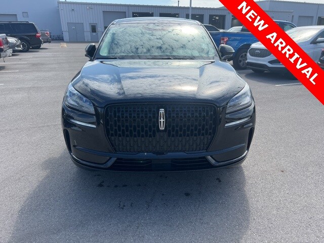 2023 Lincoln Corsair Standard photo 2