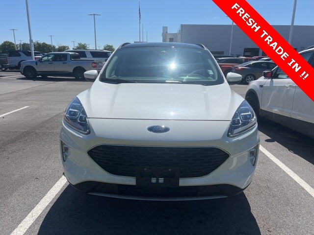 2020 Ford Escape Titanium photo 2