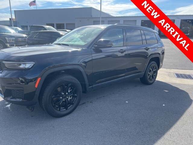 2024 Jeep Grand Cherokee Altitude photo 3