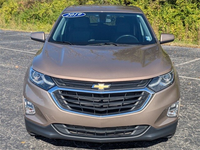 2019 Chevrolet Equinox LT photo 2