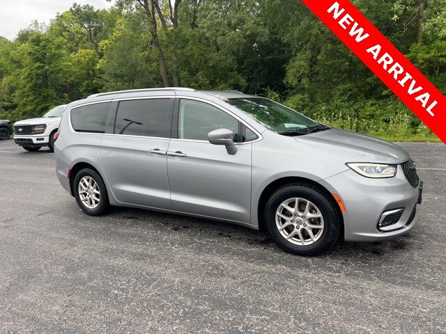 2021 Chrysler Pacifica Touring L photo 3