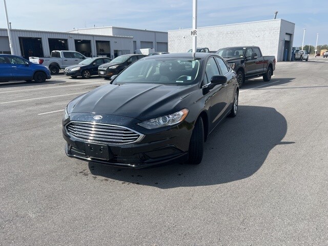 2017 Ford Fusion SE photo 3