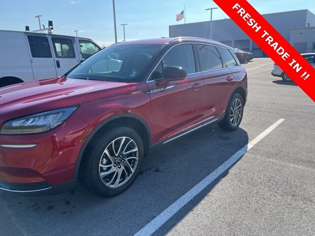 2020 Lincoln Corsair Standard photo 2