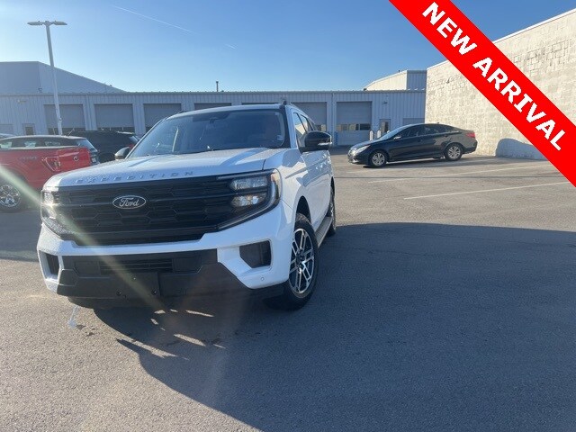 2025 Ford Expedition photo 2