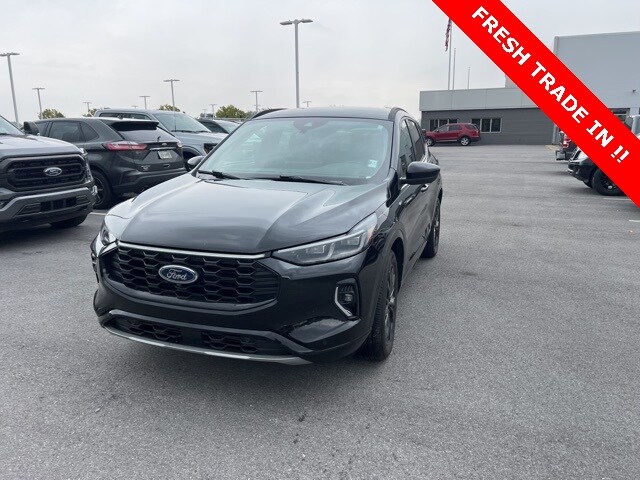 2023 Ford Escape ST-Line Elite photo 3
