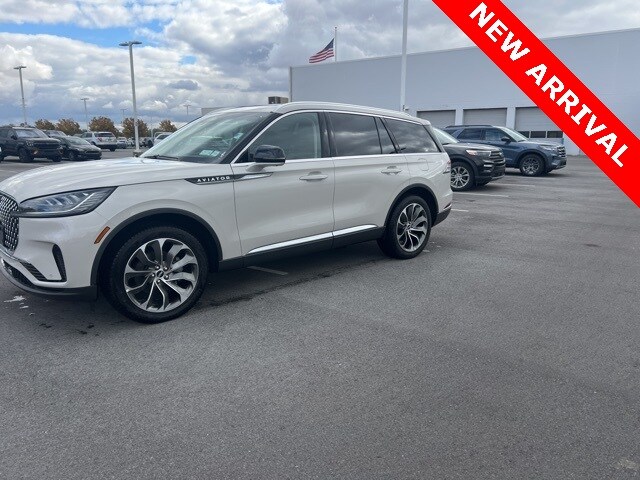 2025 Lincoln Aviator Premiere photo 2
