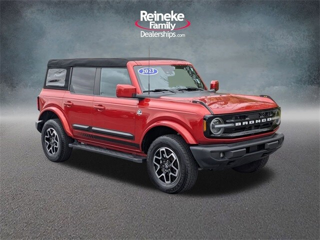 2023 Ford Bronco Outer Banks photo 3