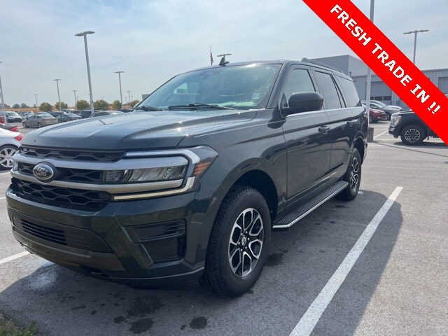 2022 Ford Expedition XLT photo 3