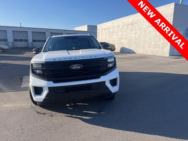 2025 Ford Expedition photo 2