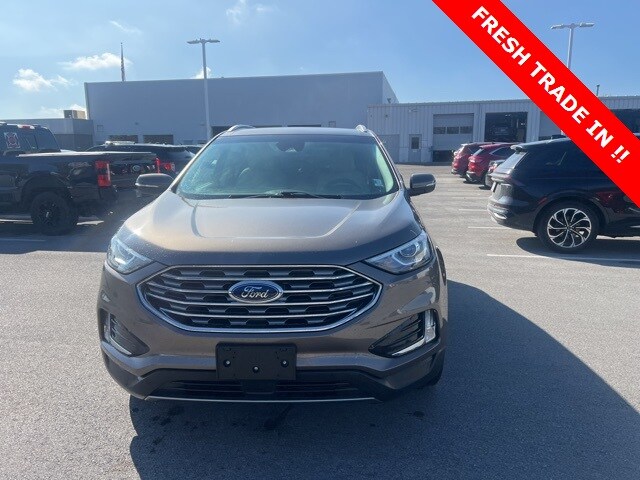 2019 Ford Edge Titanium photo 2