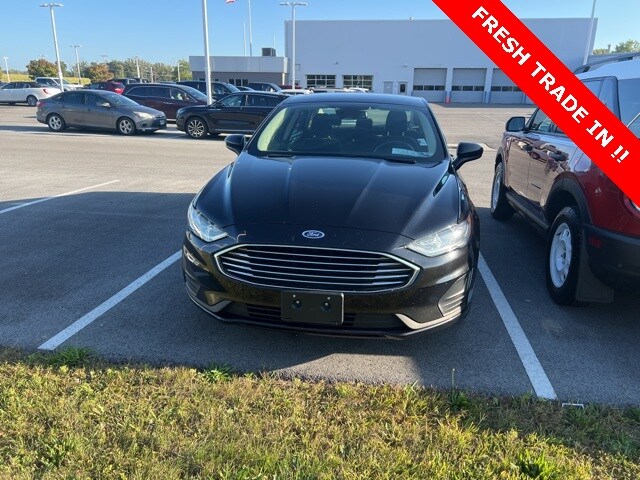 2020 Ford Fusion SE photo 2