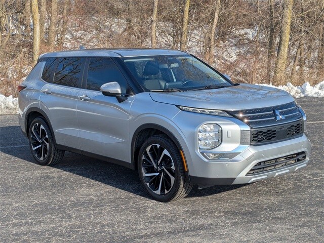 2022 Mitsubishi Outlander SE photo 3