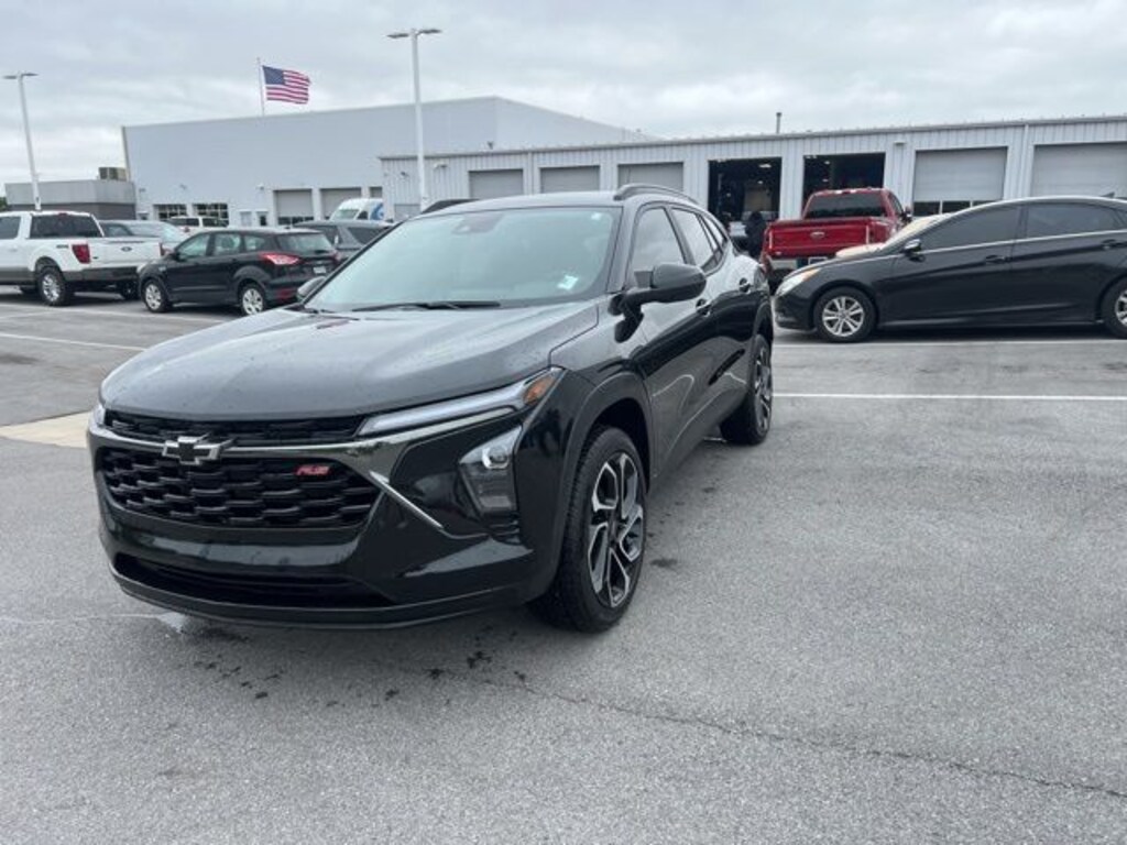 Used 2025 Chevrolet Trax 2RS SUV
