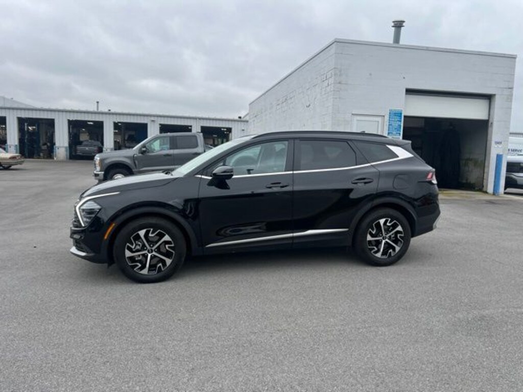 Used 2025 Kia Sportage EX SUV