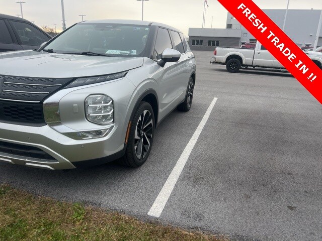 2022 Mitsubishi Outlander SE photo 2