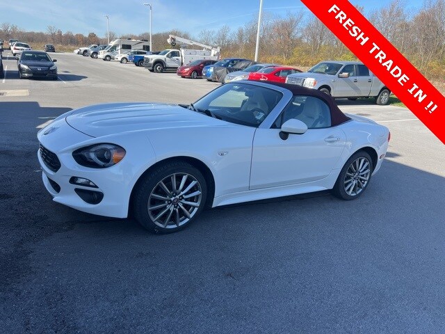 2019 Fiat 124 Spider Lusso photo 2